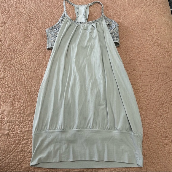 Grey Lululemon Athletic tank built in bra size 4 - Picture 2 of 4